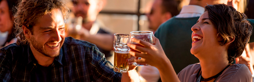 Personas en un bar